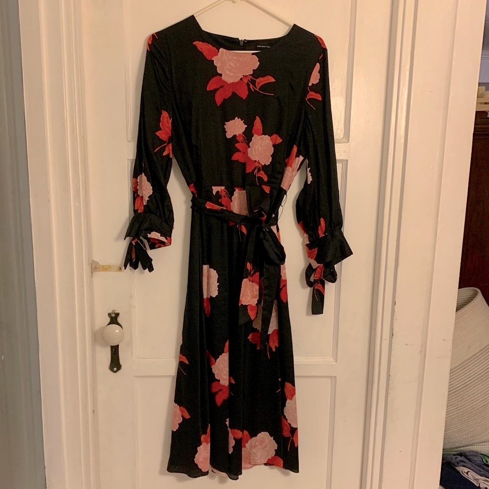 Who What Wear black mid calf length cotton dress w roses, size M